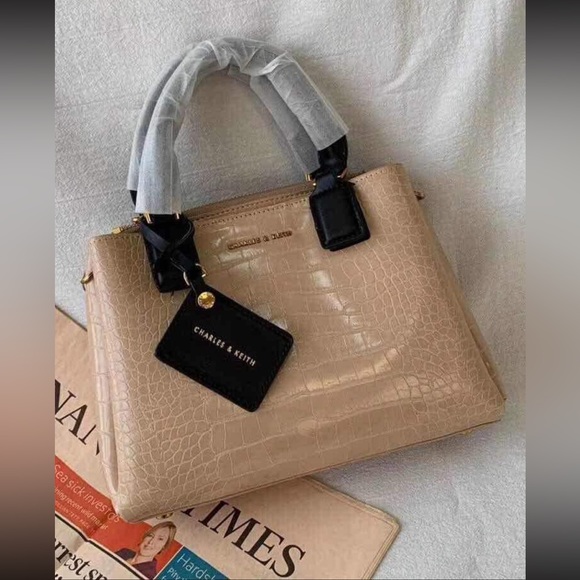 ❌SOLD OUT❌Brand new Charles & Keith - Picture 1 of 1